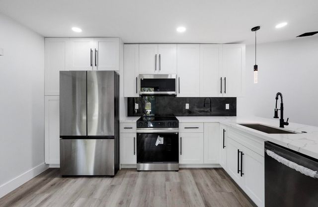 5586 N LAKEWOOD Circle A, Margate, FL 33063