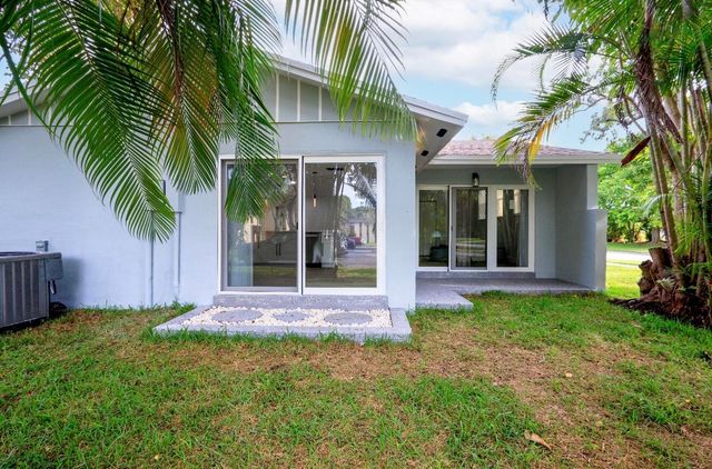 5586 N LAKEWOOD Circle A, Margate, FL 33063