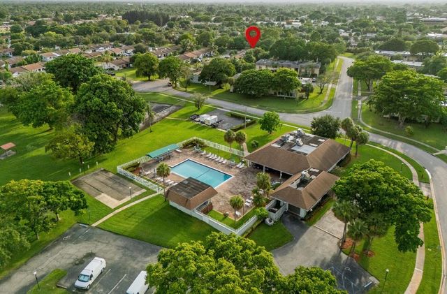 5586 N LAKEWOOD Circle A, Margate, FL 33063