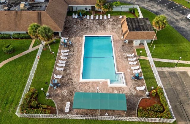 5586 N LAKEWOOD Circle A, Margate, FL 33063