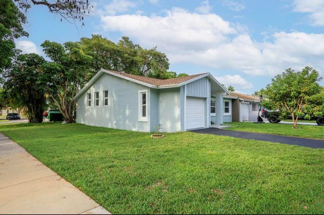 5586 N LAKEWOOD Circle A, Margate, FL 33063