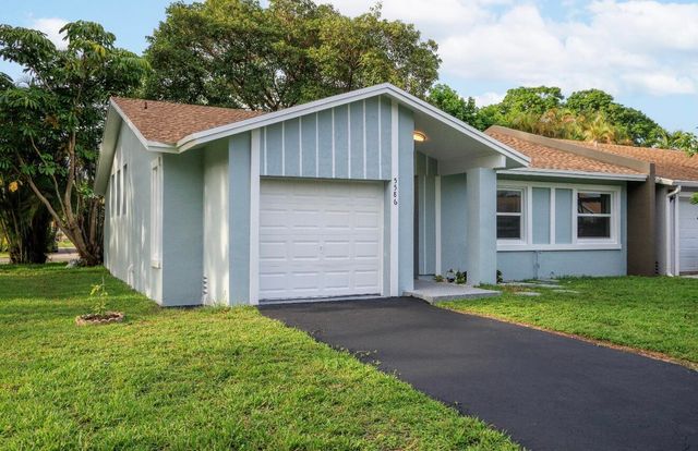 5586 N LAKEWOOD Circle A, Margate, FL 33063