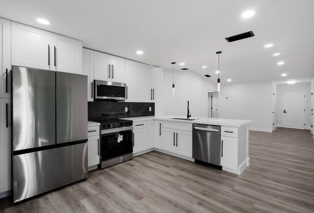 5586 N LAKEWOOD Circle A, Margate, FL 33063