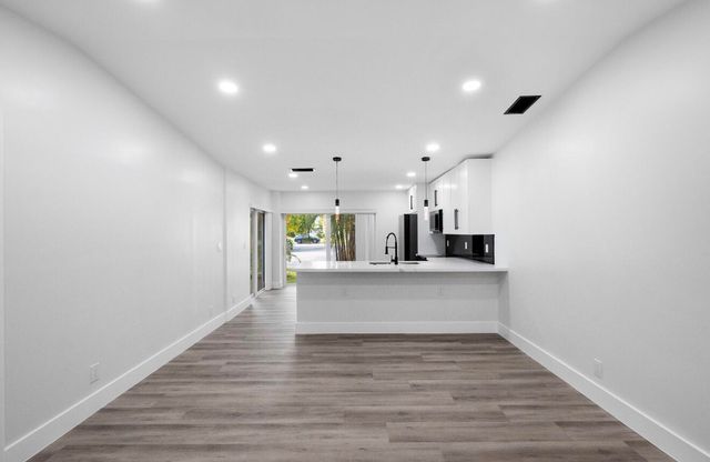5586 N LAKEWOOD Circle A, Margate, FL 33063