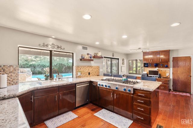 7805 Buena Tierra Court, Bakersfield, CA 93309