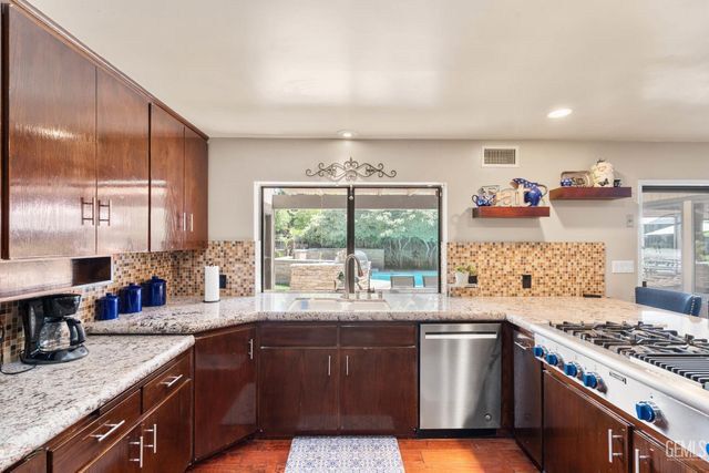 7805 Buena Tierra Court, Bakersfield, CA 93309