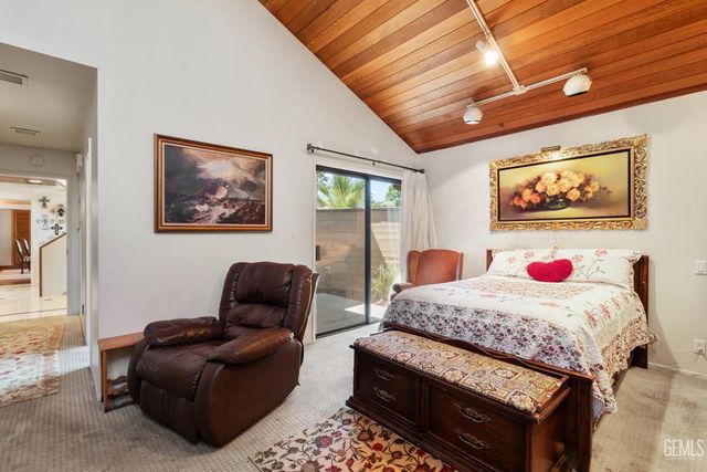 7805 Buena Tierra Court, Bakersfield, CA 93309