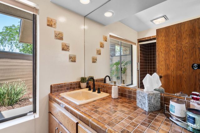 7805 Buena Tierra Court, Bakersfield, CA 93309