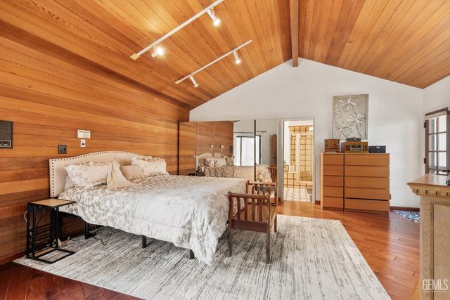 7805 Buena Tierra Court, Bakersfield, CA 93309