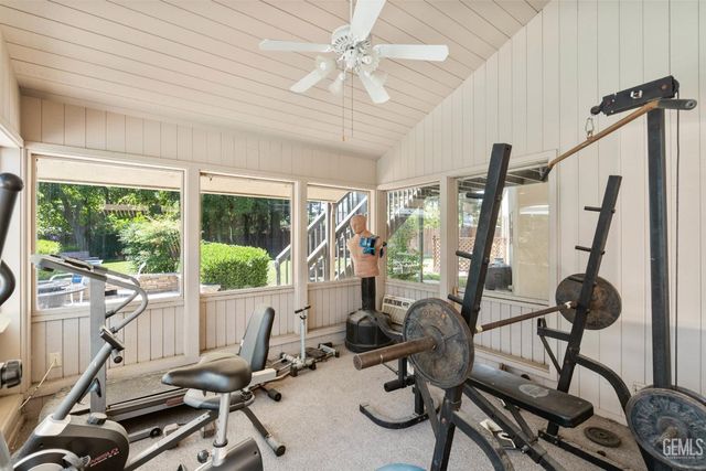 7805 Buena Tierra Court, Bakersfield, CA 93309