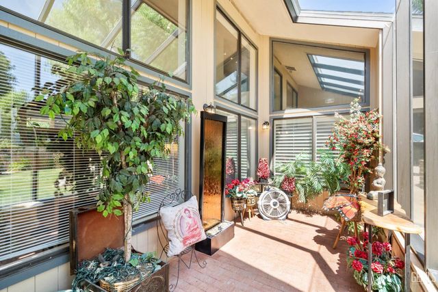 7805 Buena Tierra Court, Bakersfield, CA 93309