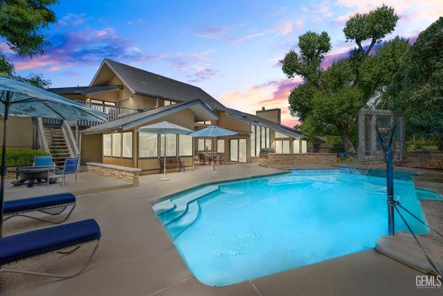 7805 Buena Tierra Court, Bakersfield, CA 93309