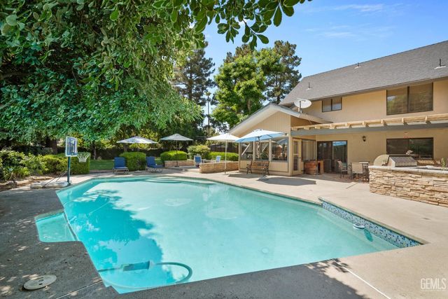 7805 Buena Tierra Court, Bakersfield, CA 93309