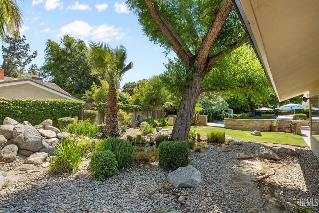 7805 Buena Tierra Court, Bakersfield, CA 93309