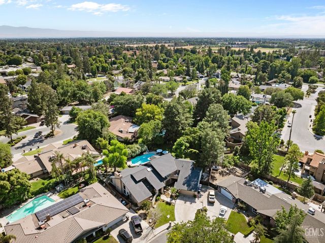 7805 Buena Tierra Court, Bakersfield, CA 93309