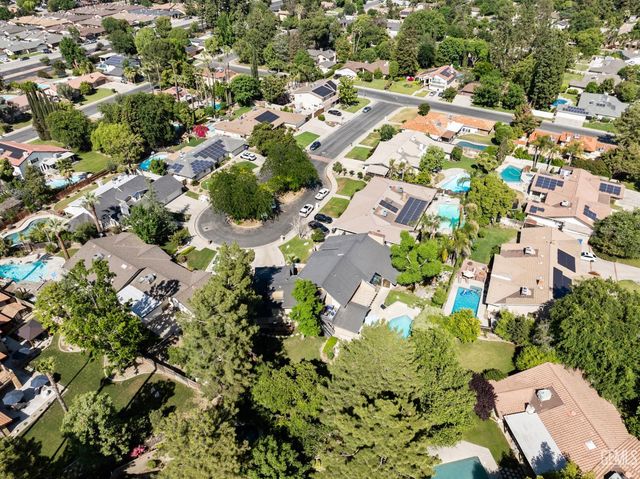 7805 Buena Tierra Court, Bakersfield, CA 93309