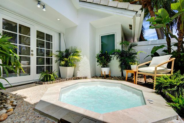 10252 Shireoaks Lane, Boca Raton, FL 33498