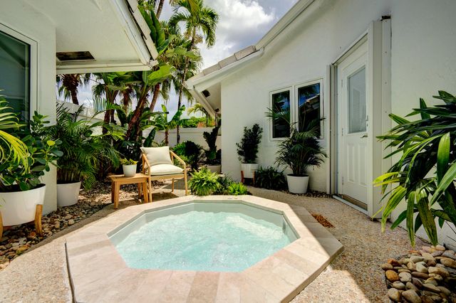 10252 Shireoaks Lane, Boca Raton, FL 33498