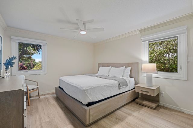 10252 Shireoaks Lane, Boca Raton, FL 33498