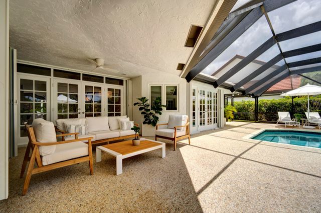 10252 Shireoaks Lane, Boca Raton, FL 33498