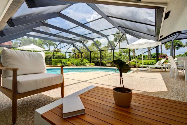 10252 Shireoaks Lane, Boca Raton, FL 33498