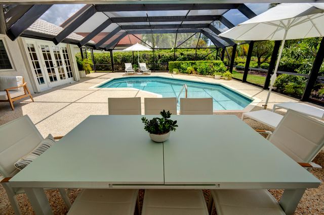 10252 Shireoaks Lane, Boca Raton, FL 33498