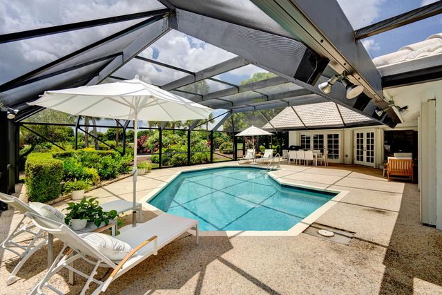 10252 Shireoaks Lane, Boca Raton, FL 33498