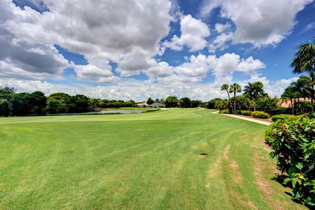 10252 Shireoaks Lane, Boca Raton, FL 33498
