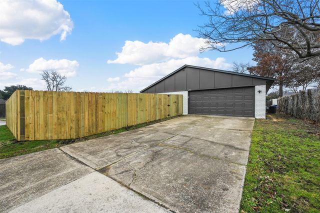 4940 Watkins Drive, The Colony, TX 75056