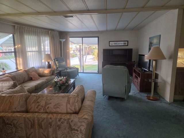 7107 SE Seahawk Street, Hobe Sound, FL 33455