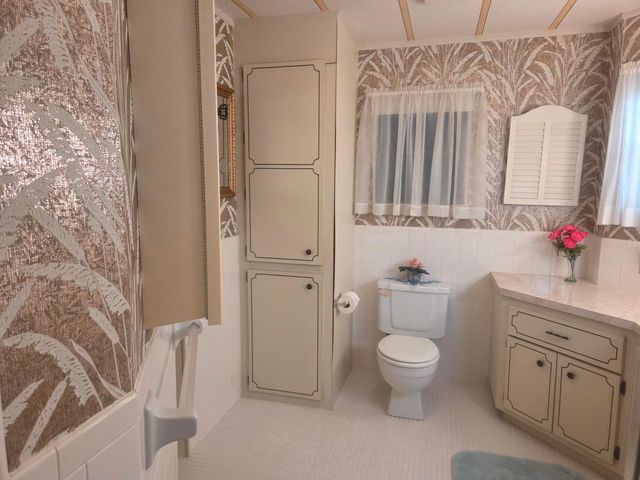 7107 SE Seahawk Street, Hobe Sound, FL 33455