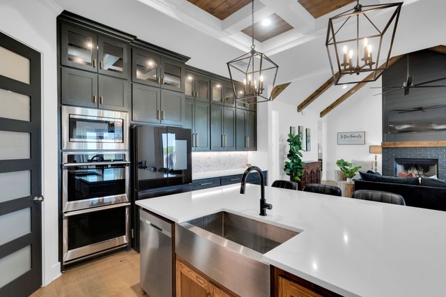 140 Friesian Lane, Waxahachie, TX 75167