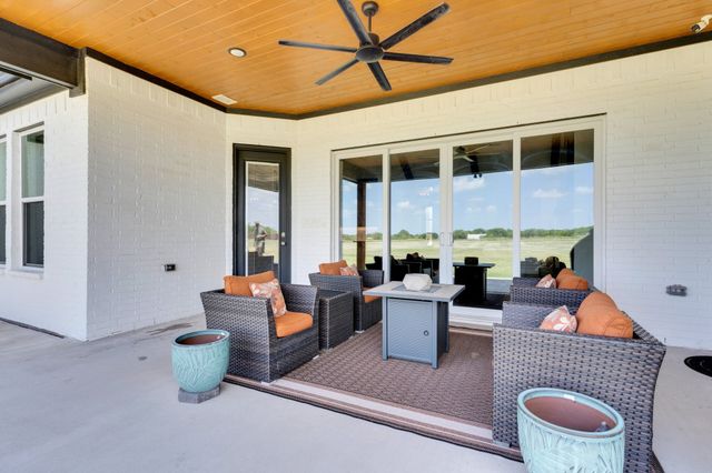 140 Friesian Lane, Waxahachie, TX 75167