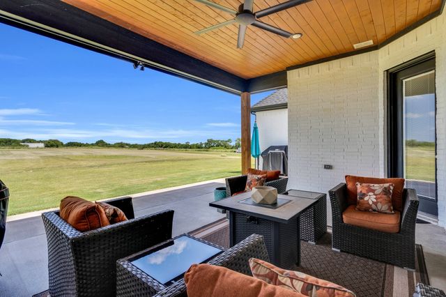 140 Friesian Lane, Waxahachie, TX 75167
