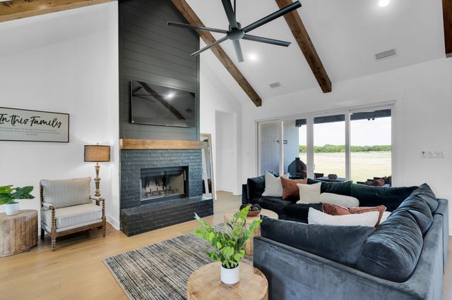 140 Friesian Lane, Waxahachie, TX 75167