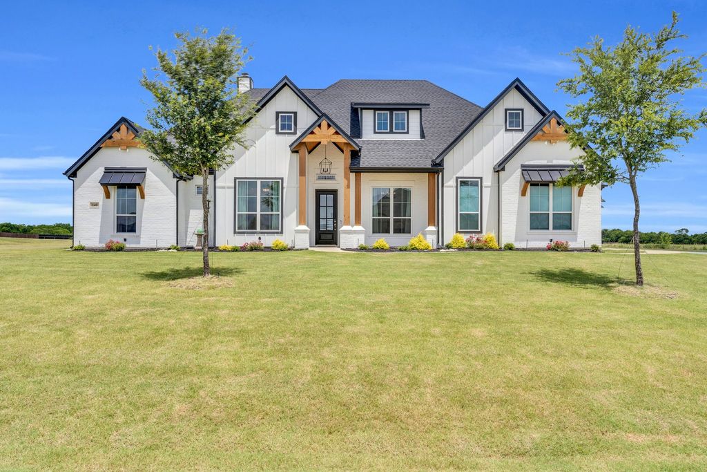 140 Friesian Lane, Waxahachie, TX 75167