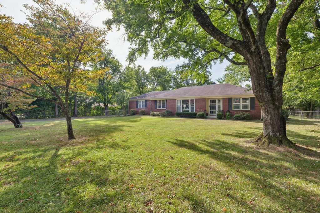 2559 Lakeland Dr, Nashville, TN 37214