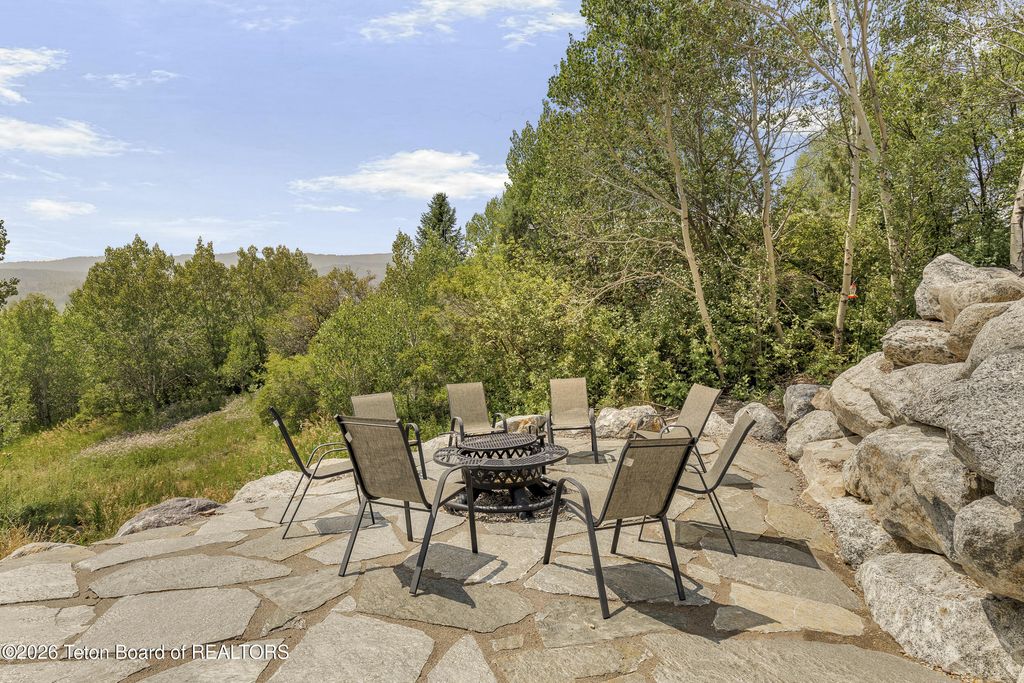188 HAWTHORNE DR, Alpine, WY 83128 photo 3