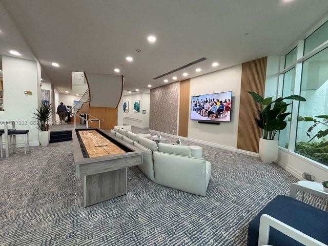 2670 E Sunrise Boulevard 302, Fort Lauderdale, FL 33304