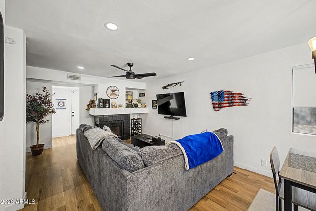 1602 E WAGONER Road, Phoenix, AZ 85022