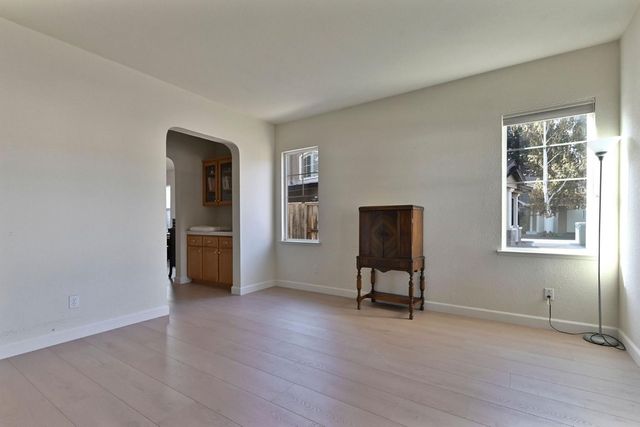 2008 Centennial Ct, Modesto, CA 95357