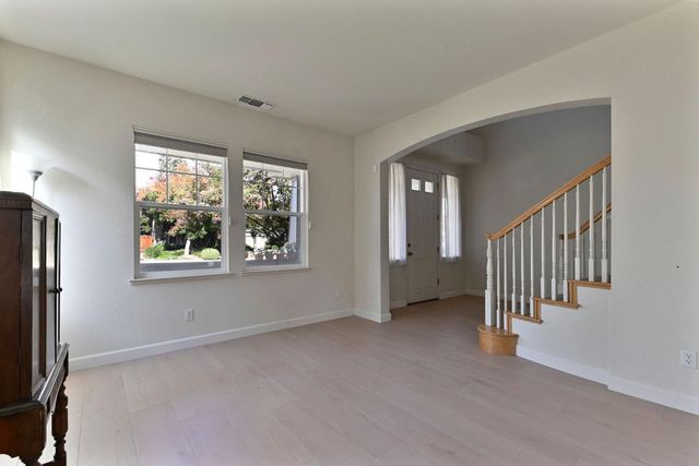 2008 Centennial Ct, Modesto, CA 95357