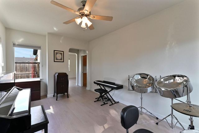 2008 Centennial Ct, Modesto, CA 95357