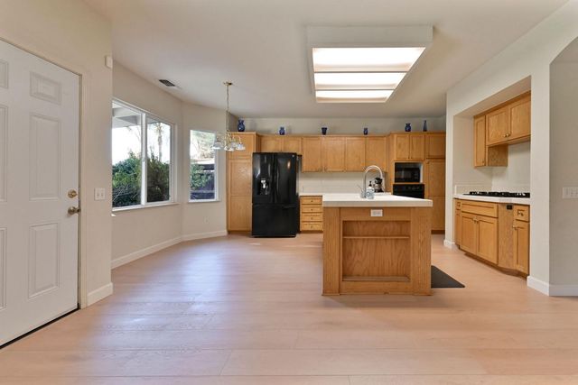 2008 Centennial Ct, Modesto, CA 95357