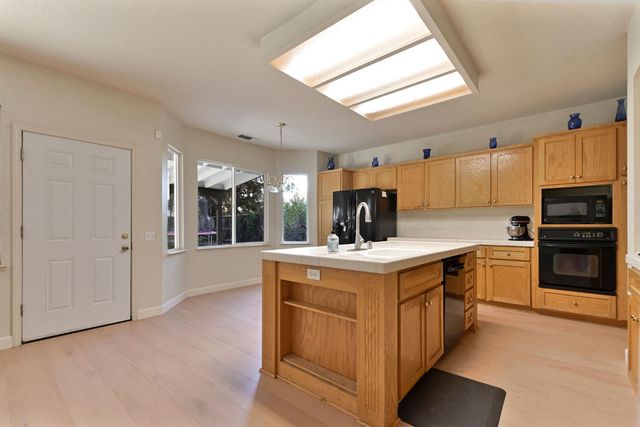 2008 Centennial Ct, Modesto, CA 95357