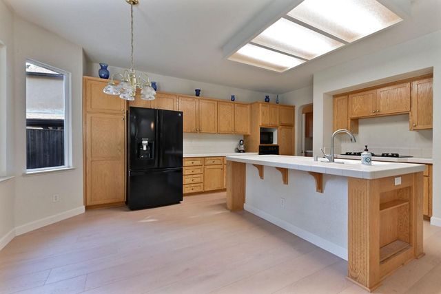 2008 Centennial Ct, Modesto, CA 95357