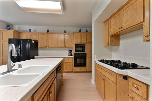 2008 Centennial Ct, Modesto, CA 95357