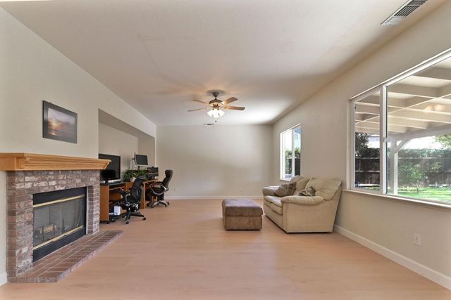 2008 Centennial Ct, Modesto, CA 95357