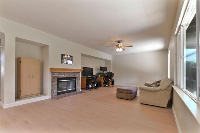 2008 Centennial Ct, Modesto, CA 95357