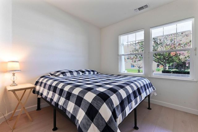 2008 Centennial Ct, Modesto, CA 95357